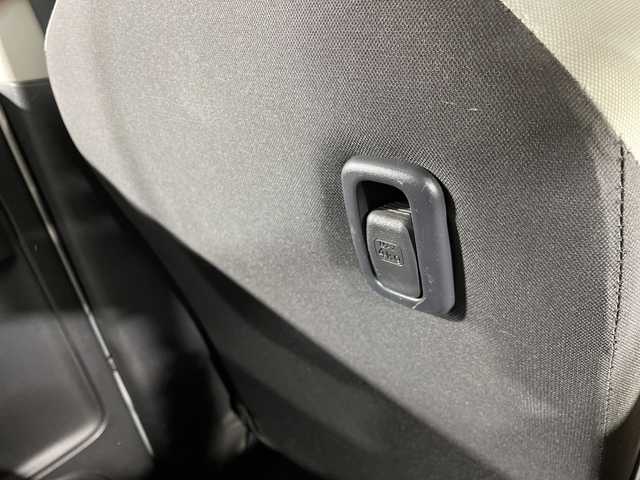 スズキ アルト L 福岡県 2016(平28)年 3.8万km シルキーシルバーメタリック アイドリングストップ/社外オーディオ/AUX接続/FM/AM/CD再生/シートヒーター/純正フロアマット/電動格納ミラー/オートライト/盗難防止装置/横滑り防止装置/純正ドアバイザー