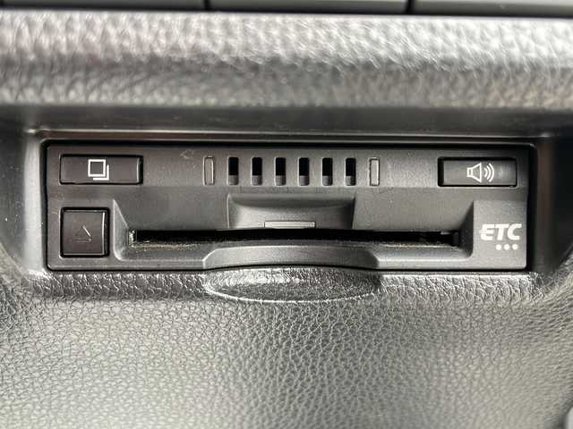 トヨタ ＲＡＶ４ アドベンチャー オフロードPKG 岩手県 2021(令3)年 7万km グレーメタリック 純正ディスプレイオ(ラジオ/USB/BT/Miracast)/寒冷地仕様/ビルトインETC/前後ドライブレコーダー/レザーシート(合皮)/プリクラッシュセーフティ/レーダークルーズコントロール/レーントレーシングアシスト/オートマチックハイビーム/ロードサインアシスト/TRDマットガード/ルーフレール/横滑り防止機能/LEDヘッドライト/フォグランプ/スマートキー/ステアリングスイッチ/電動格納ミラー/ウィンカーミラー/ドアバイザー