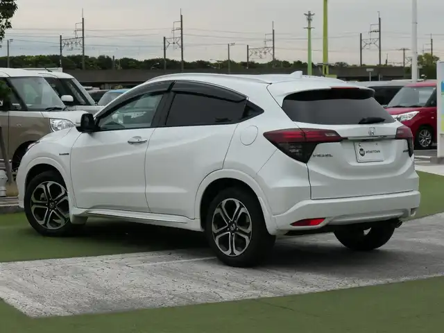 ホンダ ヴェゼル ハイブリッド Z ホンダセンシング 千葉県 2020(令2)年 5.1万km プラチナホワイトパール ホンダセンシング/・衝突軽減ブレーキ（CMBS）/・車線維持支援システム（LKAS）/・アダプティブクルーズコントロール（ACC）/・後方誤発進抑制機能/・誤発進抑制機能/純正メモリーナビ/地デジTV/【DVD/CD再生機能　Bluetooth接続】/バックカメラ/リバース連動ドアミラー（左）/ドライブレコーダー（前後撮影）/革巻きステアリング/ステアリングスイッチ/パドルシフト/ハーフレザーシート/前席シートヒーター/ETC/LEDヘッドライト/フォグライト/ウインカーミラー/純正17インチアルミホイル/サイド/カーテンエアバッグ/Honda スマートキー