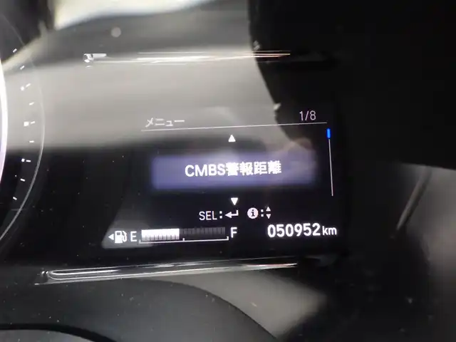 ホンダ ヴェゼル ハイブリッド Z ホンダセンシング 千葉県 2020(令2)年 5.1万km プラチナホワイトパール ホンダセンシング/・衝突軽減ブレーキ（CMBS）/・車線維持支援システム（LKAS）/・アダプティブクルーズコントロール（ACC）/・後方誤発進抑制機能/・誤発進抑制機能/純正メモリーナビ/地デジTV/【DVD/CD再生機能　Bluetooth接続】/バックカメラ/リバース連動ドアミラー（左）/ドライブレコーダー（前後撮影）/革巻きステアリング/ステアリングスイッチ/パドルシフト/ハーフレザーシート/前席シートヒーター/ETC/LEDヘッドライト/フォグライト/ウインカーミラー/純正17インチアルミホイル/サイド/カーテンエアバッグ/Honda スマートキー