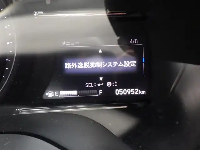 ホンダ ヴェゼル ハイブリッド Z ホンダセンシング 千葉県 2020(令2)年 5.1万km プラチナホワイトパール ホンダセンシング/・衝突軽減ブレーキ（CMBS）/・車線維持支援システム（LKAS）/・アダプティブクルーズコントロール（ACC）/・後方誤発進抑制機能/・誤発進抑制機能/純正メモリーナビ/地デジTV/【DVD/CD再生機能　Bluetooth接続】/バックカメラ/リバース連動ドアミラー（左）/ドライブレコーダー（前後撮影）/革巻きステアリング/ステアリングスイッチ/パドルシフト/ハーフレザーシート/前席シートヒーター/ETC/LEDヘッドライト/フォグライト/ウインカーミラー/純正17インチアルミホイル/サイド/カーテンエアバッグ/Honda スマートキー