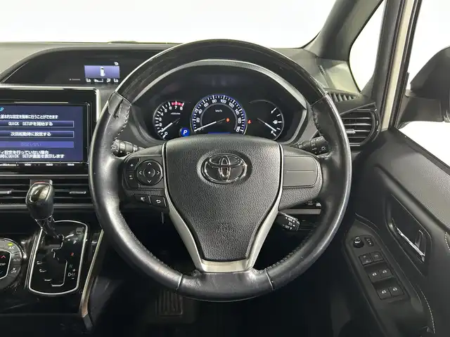 トヨタ エスクァイア Gi ブラックテーラード 大阪府 2016(平28)年 3.5万km ホワイトパールクリスタルシャイン 純正大型９インチナビ　Bluetooth　CD・DVD再生　バックカメラ　レーンキープアシスト　プッシュスタート　衝突軽減　アイドリングストップ　ビルトインＥＴＣ　両側電動ドア　ヒートシーター　レザーシート　リアオートエアコン　スマートキー　オートライト　純正ＡＷ　前後ドラレコ
