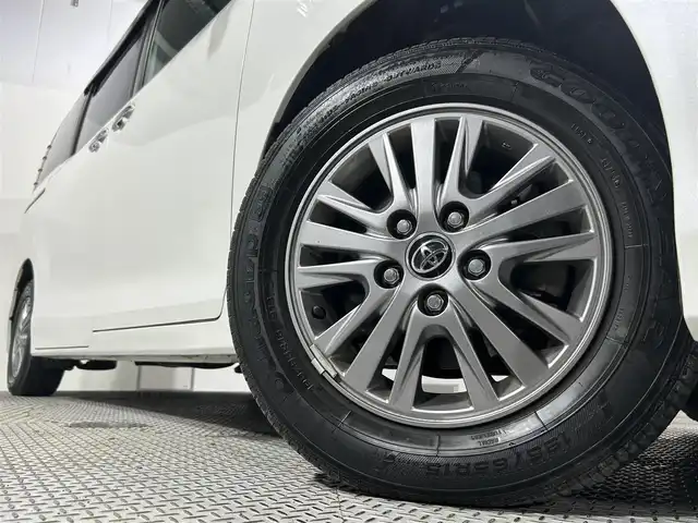 トヨタ エスクァイア Gi ブラックテーラード 大阪府 2016(平28)年 3.5万km ホワイトパールクリスタルシャイン 純正大型９インチナビ　Bluetooth　CD・DVD再生　バックカメラ　レーンキープアシスト　プッシュスタート　衝突軽減　アイドリングストップ　ビルトインＥＴＣ　両側電動ドア　ヒートシーター　レザーシート　リアオートエアコン　スマートキー　オートライト　純正ＡＷ　前後ドラレコ