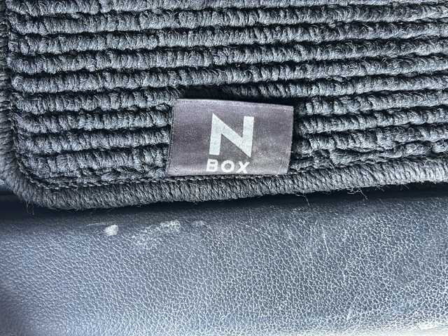 ホンダ Ｎ ＢＯＸ カスタム G SSパッケージ 静岡県 2015(平27)年 8.6万km プレミアムホワイト 純正メモリナビ/・CD/・DVD/・AM/・FM/主要装備/・両側パワスラ/・衝突軽減/・横滑り防止装置/・バックカメラ/・ETC/・ステリモ/・レザー調シートカバー/・キセノンヘッドライト/・オートライト/・スマートキー/・プッシュスタート/・カーテンエアバック/・純正フロアマット/・純正アルミホイール