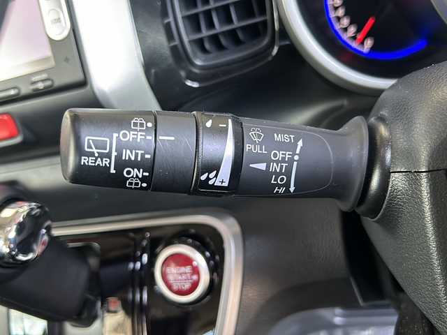 ホンダ Ｎ ＢＯＸ カスタム G SSパッケージ 静岡県 2015(平27)年 8.6万km プレミアムホワイト 純正メモリナビ/・CD/・DVD/・AM/・FM/主要装備/・両側パワスラ/・衝突軽減/・横滑り防止装置/・バックカメラ/・ETC/・ステリモ/・レザー調シートカバー/・キセノンヘッドライト/・オートライト/・スマートキー/・プッシュスタート/・カーテンエアバック/・純正フロアマット/・純正アルミホイール