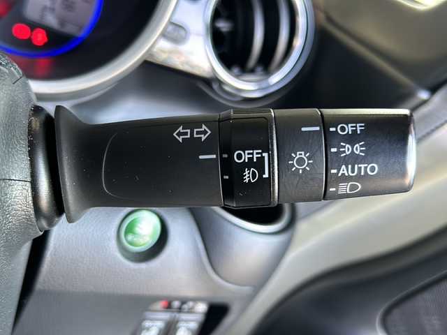 ホンダ Ｎ ＢＯＸ カスタム G SSパッケージ 静岡県 2015(平27)年 8.6万km プレミアムホワイト 純正メモリナビ/・CD/・DVD/・AM/・FM/主要装備/・両側パワスラ/・衝突軽減/・横滑り防止装置/・バックカメラ/・ETC/・ステリモ/・レザー調シートカバー/・キセノンヘッドライト/・オートライト/・スマートキー/・プッシュスタート/・カーテンエアバック/・純正フロアマット/・純正アルミホイール