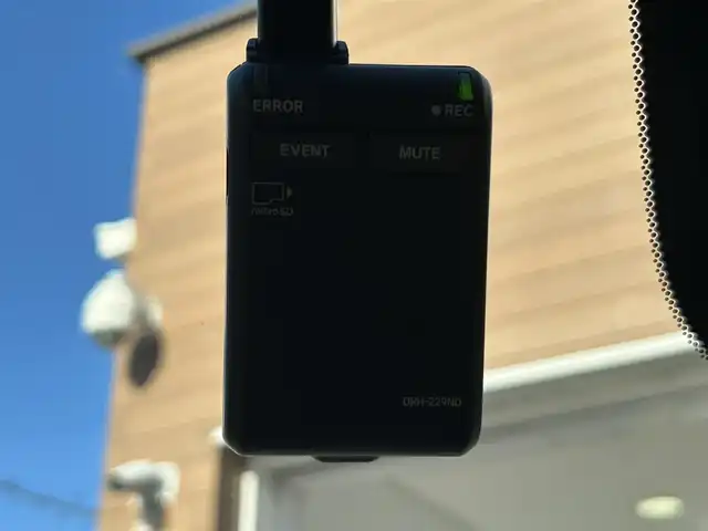 ホンダ ステップワゴン スパーダ eHEV プレミアムライン 埼玉県 2025(令7)年 1.2万km プラチナホワイトパール 純正ナビ（Ｂｌｕｅｔｏｏｔｈ、ＣＤ、ＤＶＤ、フルセグＴＶ）/全方位カメラ/ビルトインＥＴＣ/前後ドラレコ/ＵＳＢ入力端子/シートヒーター（二列目まで）/両側パワスラ/クリアランスソナー/電動リアゲート/追従走行有クルコン/スペアキー1本/ワンオーナー/保証書/取扱説明書/ナビ取扱説明書/純正フロアマット/ハーフレザーシート/純正アルミホイール/LEDヘッドライト