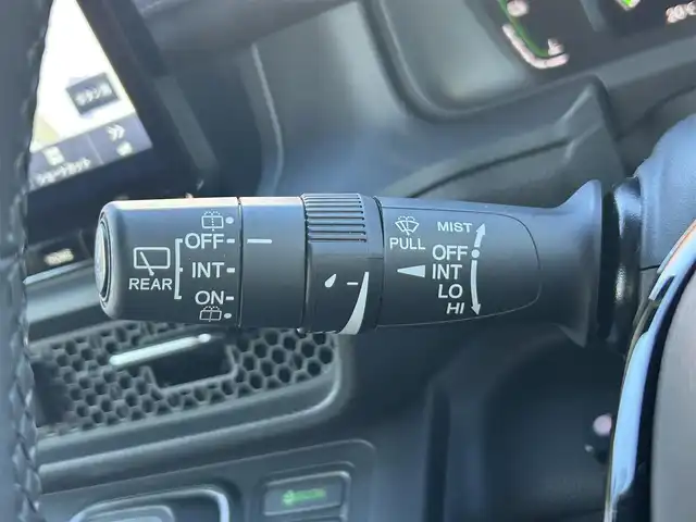 ホンダ ステップワゴン スパーダ eHEV プレミアムライン 埼玉県 2025(令7)年 1.2万km プラチナホワイトパール 純正ナビ（Ｂｌｕｅｔｏｏｔｈ、ＣＤ、ＤＶＤ、フルセグＴＶ）/全方位カメラ/ビルトインＥＴＣ/前後ドラレコ/ＵＳＢ入力端子/シートヒーター（二列目まで）/両側パワスラ/クリアランスソナー/電動リアゲート/追従走行有クルコン/スペアキー1本/ワンオーナー/保証書/取扱説明書/ナビ取扱説明書/純正フロアマット/ハーフレザーシート/純正アルミホイール/LEDヘッドライト