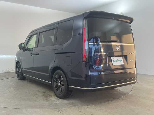 ホンダ ステップワゴン スパーダ eHEV 兵庫県 2022(令4)年 5.9万km ミッドナイトブルービームM ・純正１１．４インチナビ（LXM-237VFLi）/CD/DVD/Bluetooth/SD/USB/TV/Apple CarPlay/Android Auto/・バックカメラ/・ビルトインETC/・Honda　SENSING/・衝突軽減ブレーキ/・誤発進抑制機能/・後方誤発進抑制機能/・近距離衝突軽減ブレーキ/・歩行者事故低減ステアリング/・路外逸脱抑制機能/・アダプティブクルーズコントロール/・車線維持支援システム/・トラフィックジャムアシスト/・先行車発進お知らせ機能/・標識認識機能/・オートハイビーム/・アダプティブドライビングビーム/・ブラインドスポットインフォメーション/・両側パワースライドドア/・パワーテールゲート(メモリー機能付)/・ハーフレザー/・前席シートヒーター/・パドルシフト/・ＬＥＤヘッドライト/・ＬＥＤフォグランプ/・前後ドライブレコーダー/・スマートキー