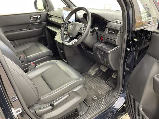 ホンダ ステップワゴン スパーダ eHEV 兵庫県 2022(令4)年 5.9万km ミッドナイトブルービームM ・純正１１．４インチナビ（LXM-237VFLi）/CD/DVD/Bluetooth/SD/USB/TV/Apple CarPlay/Android Auto/・バックカメラ/・ビルトインETC/・Honda　SENSING/・衝突軽減ブレーキ/・誤発進抑制機能/・後方誤発進抑制機能/・近距離衝突軽減ブレーキ/・歩行者事故低減ステアリング/・路外逸脱抑制機能/・アダプティブクルーズコントロール/・車線維持支援システム/・トラフィックジャムアシスト/・先行車発進お知らせ機能/・標識認識機能/・オートハイビーム/・アダプティブドライビングビーム/・ブラインドスポットインフォメーション/・両側パワースライドドア/・パワーテールゲート(メモリー機能付)/・ハーフレザー/・前席シートヒーター/・パドルシフト/・ＬＥＤヘッドライト/・ＬＥＤフォグランプ/・前後ドライブレコーダー/・スマートキー