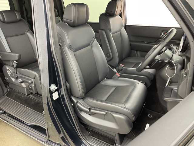 ホンダ ステップワゴン スパーダ eHEV 兵庫県 2022(令4)年 5.9万km ミッドナイトブルービームM ・純正１１．４インチナビ（LXM-237VFLi）/CD/DVD/Bluetooth/SD/USB/TV/Apple CarPlay/Android Auto/・バックカメラ/・ビルトインETC/・Honda　SENSING/・衝突軽減ブレーキ/・誤発進抑制機能/・後方誤発進抑制機能/・近距離衝突軽減ブレーキ/・歩行者事故低減ステアリング/・路外逸脱抑制機能/・アダプティブクルーズコントロール/・車線維持支援システム/・トラフィックジャムアシスト/・先行車発進お知らせ機能/・標識認識機能/・オートハイビーム/・アダプティブドライビングビーム/・ブラインドスポットインフォメーション/・両側パワースライドドア/・パワーテールゲート(メモリー機能付)/・ハーフレザー/・前席シートヒーター/・パドルシフト/・ＬＥＤヘッドライト/・ＬＥＤフォグランプ/・前後ドライブレコーダー/・スマートキー