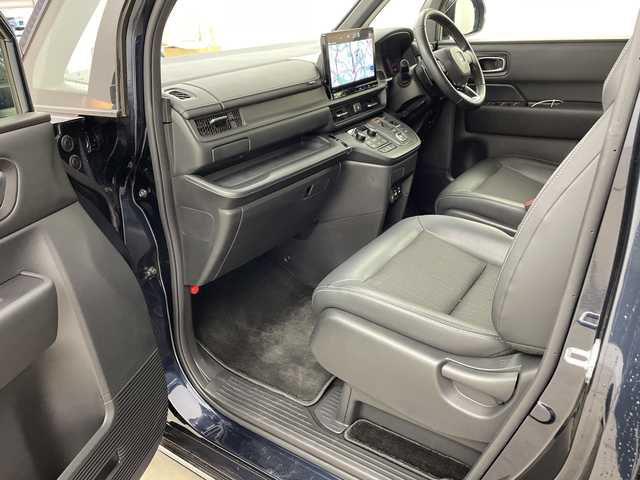 ホンダ ステップワゴン スパーダ eHEV 兵庫県 2022(令4)年 5.9万km ミッドナイトブルービームM ・純正１１．４インチナビ（LXM-237VFLi）/CD/DVD/Bluetooth/SD/USB/TV/Apple CarPlay/Android Auto/・バックカメラ/・ビルトインETC/・Honda　SENSING/・衝突軽減ブレーキ/・誤発進抑制機能/・後方誤発進抑制機能/・近距離衝突軽減ブレーキ/・歩行者事故低減ステアリング/・路外逸脱抑制機能/・アダプティブクルーズコントロール/・車線維持支援システム/・トラフィックジャムアシスト/・先行車発進お知らせ機能/・標識認識機能/・オートハイビーム/・アダプティブドライビングビーム/・ブラインドスポットインフォメーション/・両側パワースライドドア/・パワーテールゲート(メモリー機能付)/・ハーフレザー/・前席シートヒーター/・パドルシフト/・ＬＥＤヘッドライト/・ＬＥＤフォグランプ/・前後ドライブレコーダー/・スマートキー