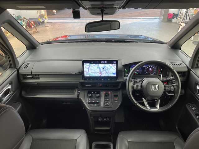 ホンダ ステップワゴン スパーダ eHEV 兵庫県 2022(令4)年 5.9万km ミッドナイトブルービームM ・純正１１．４インチナビ（LXM-237VFLi）/CD/DVD/Bluetooth/SD/USB/TV/Apple CarPlay/Android Auto/・バックカメラ/・ビルトインETC/・Honda　SENSING/・衝突軽減ブレーキ/・誤発進抑制機能/・後方誤発進抑制機能/・近距離衝突軽減ブレーキ/・歩行者事故低減ステアリング/・路外逸脱抑制機能/・アダプティブクルーズコントロール/・車線維持支援システム/・トラフィックジャムアシスト/・先行車発進お知らせ機能/・標識認識機能/・オートハイビーム/・アダプティブドライビングビーム/・ブラインドスポットインフォメーション/・両側パワースライドドア/・パワーテールゲート(メモリー機能付)/・ハーフレザー/・前席シートヒーター/・パドルシフト/・ＬＥＤヘッドライト/・ＬＥＤフォグランプ/・前後ドライブレコーダー/・スマートキー