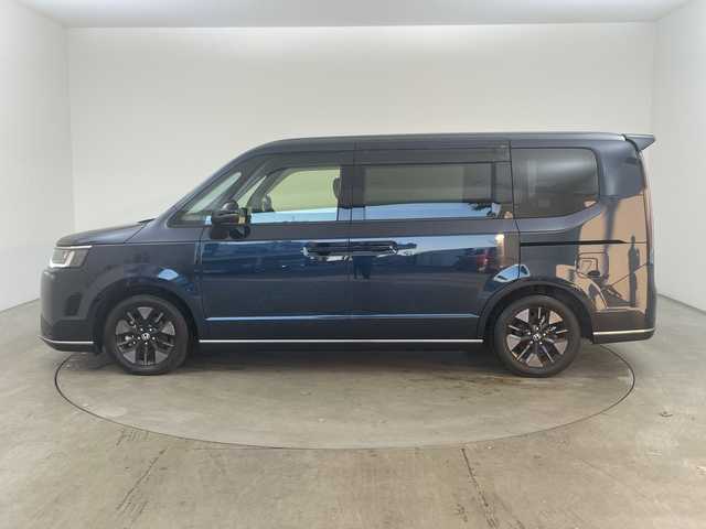 ホンダ ステップワゴン スパーダ eHEV 兵庫県 2022(令4)年 5.9万km ミッドナイトブルービームM ・純正１１．４インチナビ（LXM-237VFLi）/CD/DVD/Bluetooth/SD/USB/TV/Apple CarPlay/Android Auto/・バックカメラ/・ビルトインETC/・Honda　SENSING/・衝突軽減ブレーキ/・誤発進抑制機能/・後方誤発進抑制機能/・近距離衝突軽減ブレーキ/・歩行者事故低減ステアリング/・路外逸脱抑制機能/・アダプティブクルーズコントロール/・車線維持支援システム/・トラフィックジャムアシスト/・先行車発進お知らせ機能/・標識認識機能/・オートハイビーム/・アダプティブドライビングビーム/・ブラインドスポットインフォメーション/・両側パワースライドドア/・パワーテールゲート(メモリー機能付)/・ハーフレザー/・前席シートヒーター/・パドルシフト/・ＬＥＤヘッドライト/・ＬＥＤフォグランプ/・前後ドライブレコーダー/・スマートキー