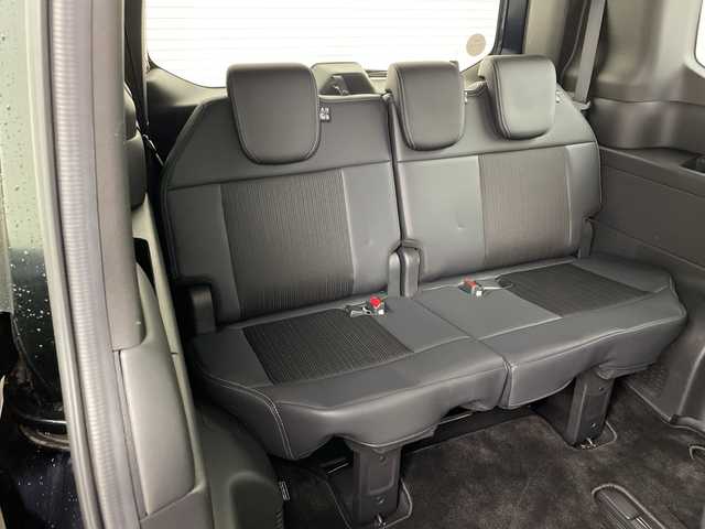 ホンダ ステップワゴン スパーダ eHEV 兵庫県 2022(令4)年 5.9万km ミッドナイトブルービームM ・純正１１．４インチナビ（LXM-237VFLi）/CD/DVD/Bluetooth/SD/USB/TV/Apple CarPlay/Android Auto/・バックカメラ/・ビルトインETC/・Honda　SENSING/・衝突軽減ブレーキ/・誤発進抑制機能/・後方誤発進抑制機能/・近距離衝突軽減ブレーキ/・歩行者事故低減ステアリング/・路外逸脱抑制機能/・アダプティブクルーズコントロール/・車線維持支援システム/・トラフィックジャムアシスト/・先行車発進お知らせ機能/・標識認識機能/・オートハイビーム/・アダプティブドライビングビーム/・ブラインドスポットインフォメーション/・両側パワースライドドア/・パワーテールゲート(メモリー機能付)/・ハーフレザー/・前席シートヒーター/・パドルシフト/・ＬＥＤヘッドライト/・ＬＥＤフォグランプ/・前後ドライブレコーダー/・スマートキー