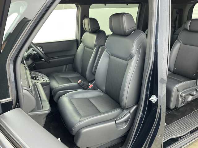 ホンダ ステップワゴン スパーダ eHEV 兵庫県 2022(令4)年 5.9万km ミッドナイトブルービームM ・純正１１．４インチナビ（LXM-237VFLi）/CD/DVD/Bluetooth/SD/USB/TV/Apple CarPlay/Android Auto/・バックカメラ/・ビルトインETC/・Honda　SENSING/・衝突軽減ブレーキ/・誤発進抑制機能/・後方誤発進抑制機能/・近距離衝突軽減ブレーキ/・歩行者事故低減ステアリング/・路外逸脱抑制機能/・アダプティブクルーズコントロール/・車線維持支援システム/・トラフィックジャムアシスト/・先行車発進お知らせ機能/・標識認識機能/・オートハイビーム/・アダプティブドライビングビーム/・ブラインドスポットインフォメーション/・両側パワースライドドア/・パワーテールゲート(メモリー機能付)/・ハーフレザー/・前席シートヒーター/・パドルシフト/・ＬＥＤヘッドライト/・ＬＥＤフォグランプ/・前後ドライブレコーダー/・スマートキー