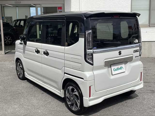 スズキ スペーシア カスタム HYBRID XS ターボ 沖縄県 2024(令6)年 0.7万km ピュアホワイトパール/ブラック2トーン ・禁煙車　/・メーカーOP９インチナビ（ＢＴ　フルセグＴＶ）/・全方位カメラ　/・スマートキー　/・ビルトインＥＴＣ　/・デュアルブレーキサポートII　/・純正前後ドライブレコーダー　/・レーダークルーズコントロール　/・ハーフレザーシート/・シートヒーター/・両側電動スライドドア/・パドルシフト/・電子パーキング/・ＬＥＤヘッドライト/・フォグライト/・オートライト/・サーキュレーター