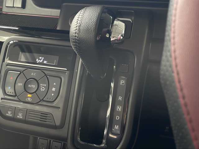 スズキ スペーシア カスタム HYBRID XS ターボ 茨城県 2024(令6)年 0.7万km ピュアホワイトパール/ブラック2トーン ・禁煙車　/・メーカーOP９インチナビ（ＢＴ　フルセグＴＶ）/・全方位カメラ　/・スマートキー　/・ビルトインＥＴＣ　/・デュアルブレーキサポートII　/・純正前後ドライブレコーダー　/・レーダークルーズコントロール　/・ハーフレザーシート/・シートヒーター/・両側電動スライドドア/・パドルシフト/・電子パーキング/・ＬＥＤヘッドライト/・フォグライト/・オートライト/・サーキュレーター