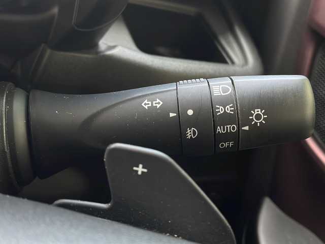 スズキ スペーシア カスタム HYBRID XS ターボ 茨城県 2024(令6)年 0.7万km ピュアホワイトパール/ブラック2トーン ・禁煙車　/・メーカーOP９インチナビ（ＢＴ　フルセグＴＶ）/・全方位カメラ　/・スマートキー　/・ビルトインＥＴＣ　/・デュアルブレーキサポートII　/・純正前後ドライブレコーダー　/・レーダークルーズコントロール　/・ハーフレザーシート/・シートヒーター/・両側電動スライドドア/・パドルシフト/・電子パーキング/・ＬＥＤヘッドライト/・フォグライト/・オートライト/・サーキュレーター