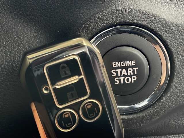 スズキ スペーシア カスタム HYBRID XS ターボ 茨城県 2024(令6)年 0.7万km ピュアホワイトパール/ブラック2トーン ・禁煙車　/・メーカーOP９インチナビ（ＢＴ　フルセグＴＶ）/・全方位カメラ　/・スマートキー　/・ビルトインＥＴＣ　/・デュアルブレーキサポートII　/・純正前後ドライブレコーダー　/・レーダークルーズコントロール　/・ハーフレザーシート/・シートヒーター/・両側電動スライドドア/・パドルシフト/・電子パーキング/・ＬＥＤヘッドライト/・フォグライト/・オートライト/・サーキュレーター