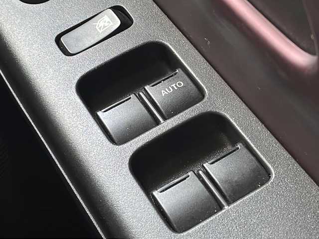 スズキ スペーシア カスタム HYBRID XS ターボ 茨城県 2024(令6)年 0.7万km ピュアホワイトパール/ブラック2トーン ・禁煙車　/・メーカーOP９インチナビ（ＢＴ　フルセグＴＶ）/・全方位カメラ　/・スマートキー　/・ビルトインＥＴＣ　/・デュアルブレーキサポートII　/・純正前後ドライブレコーダー　/・レーダークルーズコントロール　/・ハーフレザーシート/・シートヒーター/・両側電動スライドドア/・パドルシフト/・電子パーキング/・ＬＥＤヘッドライト/・フォグライト/・オートライト/・サーキュレーター