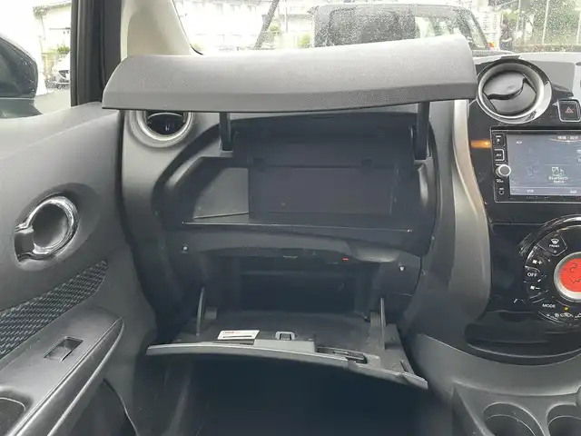 日産 ノート X DIG－S 佐賀県 2016(平28)年 8.4万km スーパーブラック エマージェンシーブレーキ　/コーナーセンサー　/純正SDナビ　/・アラウンドビューモニター　/・フルセグTV/BT/CD/DVD/ETC　/プッシュスタート　/アイドリングストップ/オートライト/ヘッドライトレベライザー/電動格納ミラー/ドアバイザー/フロアマット/ISOFIX/スペアキー×１/取扱説明書/保証書