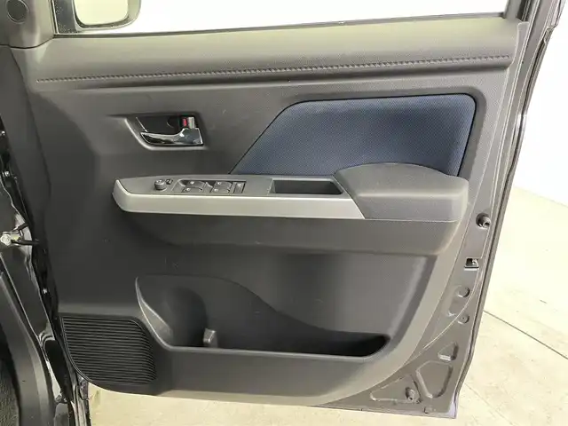 ダイハツ トール カスタムG ターボ 富山県 2022(令4)年 3.9万km ブラックマイカメタリック ポータブルナビ(AM/FM/BT/HDMI)/フルセグTV/全方位カメラ(バック)/レーダークルーズコントロール/衝突軽減ブレーキ/両側パワースライドドア/電子パーキングブレーキ/オートブレーキホールド/前後コーナーセンサー/前後ドライブレコーダー/盗難防止装置/横滑り防止装置/オートライト/LEDヘッドライト/ETC/純正AW/社外AW付スタッドレスタイヤ車載/純正フロアマット/プッシュスタート/保証書