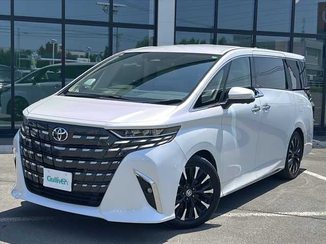 トヨタ アルファードハイブリット エグゼクティブ ラウンジ 道東・釧路十勝 2023(令5)年 4.8万km ホワイトパールクリスタルシャイン ・T-Connect SD 10.5型ナビゲーションシステム/（AM・FM・フルセグ・DVD・ナビ・BT）/・全周囲カメラ　/・リヤシートエンターテインメントシステム/・純正14インチフリップダウンモニター/・JBLプレミアムサウンドシステム/・左右独立ムーンルーフ/・後席電動サンシェード/・レーダークルーズコントロール/・両側パワースライドドア/・純正ＥＴＣ２．０　/・12.3インチTFTカラーメーター/・マルチインフォメーションディスプレイ/・リヤマルチオペレーションパネル（脱着式）/・セカンドシートマッサージ機能/・本革巻き3本スポークステアリングホイール/（ステアリングヒーター付）/・AC100V電源（１５００W）/・おもてなし集中スイッチ/・ドライブレコーダー前後　/・パワーバックドア/・電動格納サードシート/・純正フロアマット/・本革シート/・シートヒーター全席/・エアシート全席/・1９インチ純正アルミホイール/・コーナーセンサー前後/・レーンキープアシスト/・オートマチックハイビーム/・デジタルインナーミラー