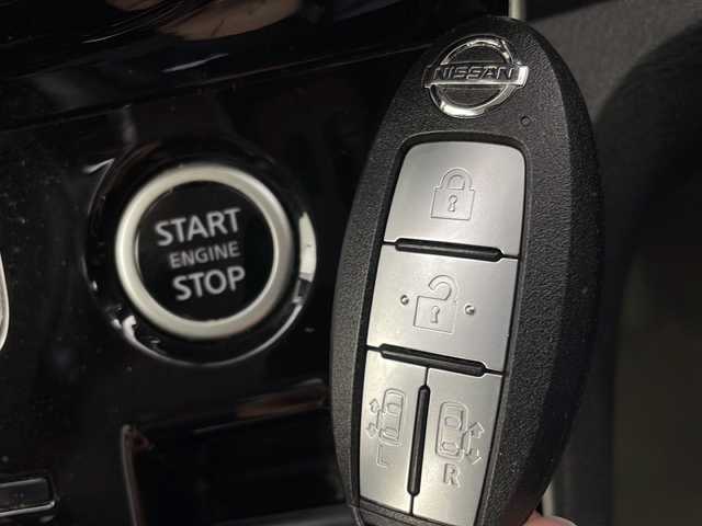 日産 セレナ ハイウェイスター V 新潟県 2020(令2)年 3.9万km ブリリアントホワイトパール プロパイロット/フリップダウンモニター/純正ナビ/　　フルセグ/CD/DVD/BT/アラウンドビューモニター/両側パワースライドドア/レーダークルーズコントロール/LEDオートライト/レザーシート/純正16インチアルミホイール/ステアリングスイッチ/BSM/アイドリングストップ/スマートキー/ETC