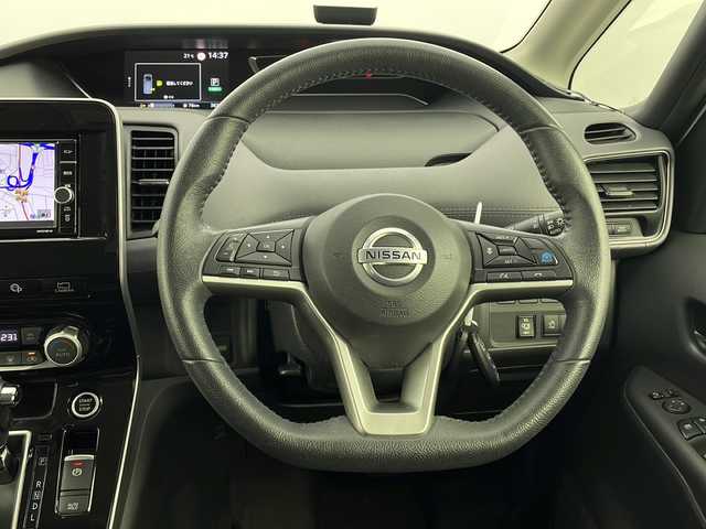 日産 セレナ ハイウェイスター V 新潟県 2020(令2)年 3.9万km ブリリアントホワイトパール プロパイロット/フリップダウンモニター/純正ナビ/　　フルセグ/CD/DVD/BT/アラウンドビューモニター/両側パワースライドドア/レーダークルーズコントロール/LEDオートライト/レザーシート/純正16インチアルミホイール/ステアリングスイッチ/BSM/アイドリングストップ/スマートキー/ETC