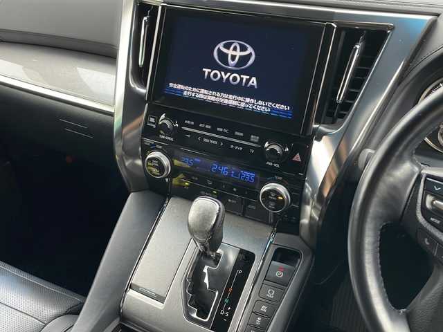 トヨタ アルファードハイブリット エグゼクティブ ラウンジ S 青森県 2018(平30)年 8.1万km ホワイトパールクリスタルシャイン 4WD/寒冷地仕様/TコネクトSDナビ・フルセグTV/JBLプレミアムサウンド/リアシートエンターテイメント/CD・DVD・Bluetooth/パノラミックビューモニター/12.1インチ純正フリップダウンモニター/黒レザーシート/前席エアシート・ヒーター/2列目エグゼクティブラウンジシート/デジタルインナーミラー/ステアリングヒーター/両側パワースライドドア/パワーバックドア/セーフティセンス/プリクラッシュセーフティ/レーダークルーズコントロール/レーントレーシングアシスト/アダプティブハイビーム/ブラインドスポットモニター/インテリジェントクリアランスソナー/前後ドライブレコーダー/ワイパーデアイサー/AC100V1500W電源/ビルトインETC2.0/3眼LEDヘッドライト/LEDフォグランプ/LEDリアフォグランプ/TRDエアロ/TRDマフラー/TRD19インチアルミ