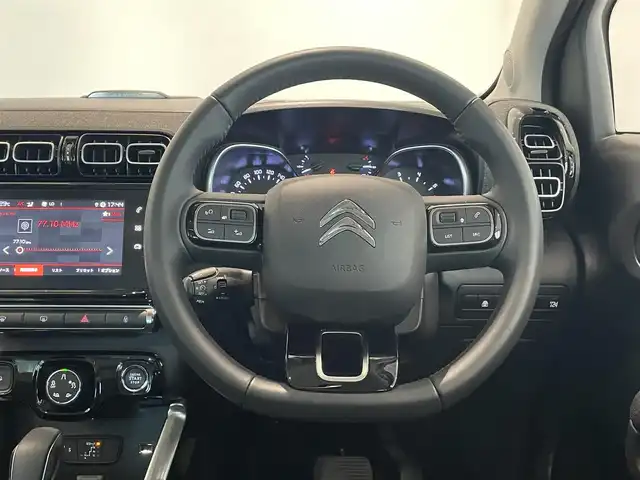 シトロエン Ｃ３ エアクロス シャインパッケージ 愛知県 2021(令3)年 1.9万km 緑 パノラミックスライディングルーフ/ＨｉＦスピーカー　/グリップコントロール/純正ディスプレイオーディオ　/Ｂｌｕｅｔｏｏｔｈ　/ＡｐｐｌｅＣａｒＰｌａｙ　/ＡｎｄｒｏｉｄＡｕｔｏ　/バックカメラ　/ワイヤレスチャージ　/クルーズコントロール/レーンキープアシスト/ブラインドスポットモニター/ドライブレコーダー/後席ロールシェイド/LEDヘッドライト/ETC/プッシュスタート/アイドリングストップ