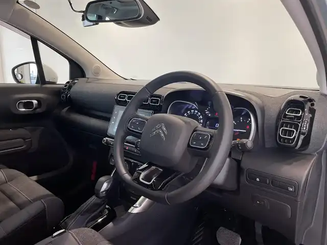 シトロエン Ｃ３ エアクロス シャインパッケージ 愛知県 2021(令3)年 1.9万km 緑 パノラミックスライディングルーフ/ＨｉＦスピーカー　/グリップコントロール/純正ディスプレイオーディオ　/Ｂｌｕｅｔｏｏｔｈ　/ＡｐｐｌｅＣａｒＰｌａｙ　/ＡｎｄｒｏｉｄＡｕｔｏ　/バックカメラ　/ワイヤレスチャージ　/クルーズコントロール/レーンキープアシスト/ブラインドスポットモニター/ドライブレコーダー/後席ロールシェイド/LEDヘッドライト/ETC/プッシュスタート/アイドリングストップ