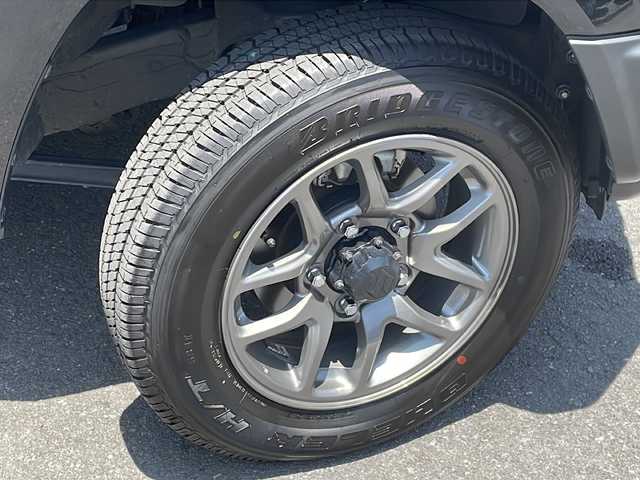 スズキ ジムニー XC 長野県 2022(令4)年 1.6万km ブルーイッシュブラックパール3 ４WD/レーダーブレーキ /カロッツェリア9インチナビフルセグTV/バックカメラ/純正16インチアルミ/レザー調シートカバー/室内LEDライト/背面タイヤ/ワンオーナー /保証書・取説/スペアキー