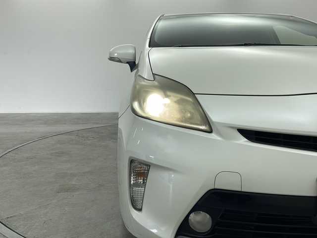 トヨタ プリウス S 群馬県 2012(平24)年 12.6万km ホワイトパールクリスタルシャイン 純正ナビ　バックカメラ　ワンセグＴＶ　ＡＵＸ　ＥＴＣ　ステアリングリモコン　レザー調シートカバー　電動格納ミラー　スマートキー 社外15インチアルミホイール　HIDヘッドライト　オートライト　禁煙車