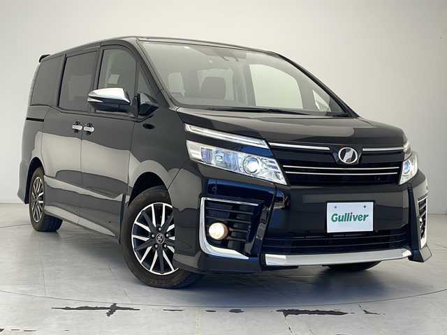 トヨタ ヴォクシー ZS 煌 沖縄県 2016(平28)年 7万km ブラック 純正ナビ(NSZT-W64T)/(Bluetooth/フルセグTV/CD/DVD)/バックカメラ/フリップダウンモニター/両側パワースライドドア/ETC/トヨタセーフティセンス/スマートキー/オートライト/オートマチックハイビーム/アイドリングストップ/純正アルミホイール/LEDヘッドライト