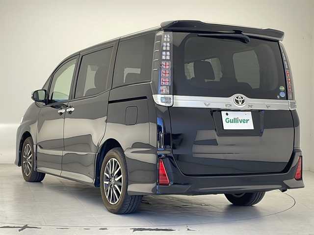 トヨタ ヴォクシー ZS 煌 沖縄県 2016(平28)年 7万km ブラック 純正ナビ(NSZT-W64T)/(Bluetooth/フルセグTV/CD/DVD)/バックカメラ/フリップダウンモニター/両側パワースライドドア/ETC/トヨタセーフティセンス/スマートキー/オートライト/オートマチックハイビーム/アイドリングストップ/純正アルミホイール/LEDヘッドライト