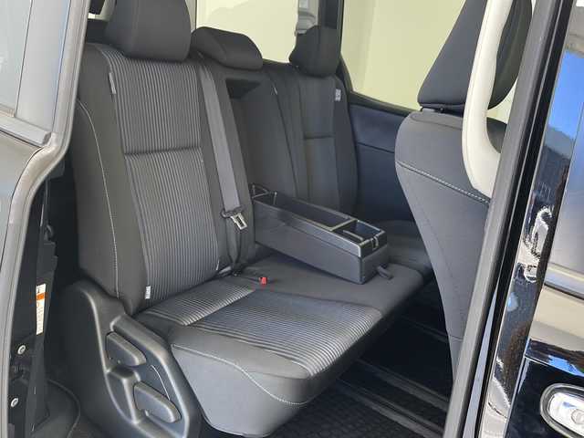 トヨタ ヴォクシー ZS 煌 沖縄県 2016(平28)年 7万km ブラック 純正ナビ(NSZT-W64T)/(Bluetooth/フルセグTV/CD/DVD)/バックカメラ/フリップダウンモニター/両側パワースライドドア/ETC/トヨタセーフティセンス/スマートキー/オートライト/オートマチックハイビーム/アイドリングストップ/純正アルミホイール/LEDヘッドライト