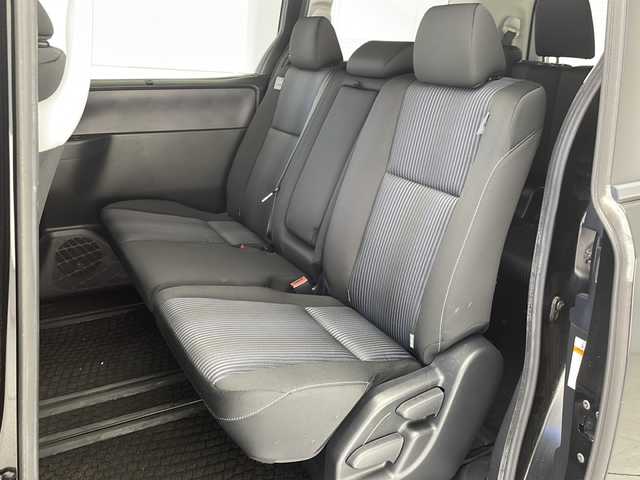 トヨタ ヴォクシー ZS 煌 沖縄県 2016(平28)年 7万km ブラック 純正ナビ(NSZT-W64T)/(Bluetooth/フルセグTV/CD/DVD)/バックカメラ/フリップダウンモニター/両側パワースライドドア/ETC/トヨタセーフティセンス/スマートキー/オートライト/オートマチックハイビーム/アイドリングストップ/純正アルミホイール/LEDヘッドライト
