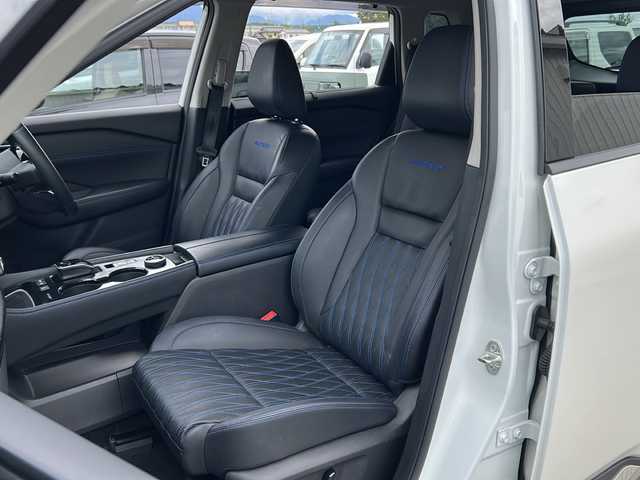 日産 エクストレイル オーテック e-4ORCE アドバンスドPKG 富山県 2023(令5)年 4.2万km ブリリアントホワイトパール 禁煙車/４ＷＤ/ワンオーナー/純正12.3インチディスプレイオーディオ/全方位カメラ/プロパイロット/レーダークルーズコントロール/レーンキープアシスト/衝突軽減ブレーキ/電動リアゲート/純正フロアマット/パワーシート/全席シートヒーター/純正アルミホイール/ETC2.0/オートライト/オートマチックハイビーム/電動格納ミラー/ハンドルウォーマー/保証書・記録簿/取扱説明書