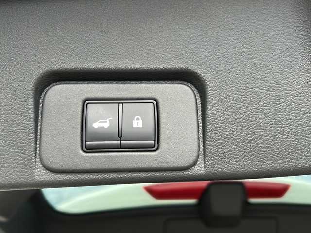 日産 エクストレイル オーテック e-4ORCE アドバンスドPKG 富山県 2023(令5)年 4.2万km ブリリアントホワイトパール 禁煙車/４ＷＤ/ワンオーナー/純正12.3インチディスプレイオーディオ/全方位カメラ/プロパイロット/レーダークルーズコントロール/レーンキープアシスト/衝突軽減ブレーキ/電動リアゲート/純正フロアマット/パワーシート/全席シートヒーター/純正アルミホイール/ETC2.0/オートライト/オートマチックハイビーム/電動格納ミラー/ハンドルウォーマー/保証書・記録簿/取扱説明書