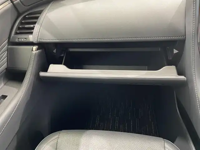 トヨタ アルファード Z 鹿児島県 2024(令6)年 0.5万km プラチナホワイトパールマイカ ワンオーナー/禁煙車/14インチディスプレイオーディオ（コネクティッドナビ対応)/全周囲カメラ/前後コーナーセンサー/トヨタセーフティセンス/運転席メモリー機能付きパワーシート/前後席パワーシート/前後席シートベンチレーション/前後席シートヒーター/両側パワースライドドア/パワーバックドア/デジタルインナーミラー/ステアリングヒーター/ブラインドスポットモニター/ワイヤレス充電/ビルトインETC2.0/前後ドライブレコーダー/純正フロアマット/保証書/記録簿