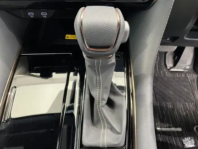 トヨタ アルファード Z 鹿児島県 2024(令6)年 0.5万km プラチナホワイトパールマイカ ワンオーナー/禁煙車/14インチディスプレイオーディオ（コネクティッドナビ対応)/全周囲カメラ/前後コーナーセンサー/トヨタセーフティセンス/運転席メモリー機能付きパワーシート/前後席パワーシート/前後席シートベンチレーション/前後席シートヒーター/両側パワースライドドア/パワーバックドア/デジタルインナーミラー/ステアリングヒーター/ブラインドスポットモニター/ワイヤレス充電/ビルトインETC2.0/前後ドライブレコーダー/純正フロアマット/保証書/記録簿