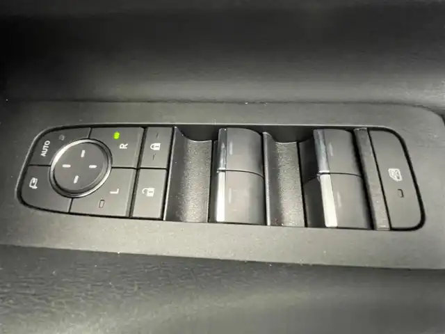 トヨタ アルファード Z 鹿児島県 2024(令6)年 0.5万km プラチナホワイトパールマイカ ワンオーナー/禁煙車/14インチディスプレイオーディオ（コネクティッドナビ対応)/全周囲カメラ/前後コーナーセンサー/トヨタセーフティセンス/運転席メモリー機能付きパワーシート/前後席パワーシート/前後席シートベンチレーション/前後席シートヒーター/両側パワースライドドア/パワーバックドア/デジタルインナーミラー/ステアリングヒーター/ブラインドスポットモニター/ワイヤレス充電/ビルトインETC2.0/前後ドライブレコーダー/純正フロアマット/保証書/記録簿