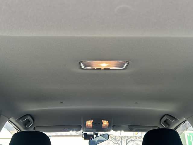 トヨタ プリウス S 石川県 2015(平27)年 13.1万km ホワイトパールクリスタルシャイン 純正メモリーナビゲーション/【FM/AM・SD・CD/DVD・Bluetooth】/・フルセグTV(TVキャンセラーあり)/・バックカメラ/ビルドインETC/前後ドライブレコーダー/ステアリングスイッチ/オートライト/フォグランプ/電格ミラー/ウィンカーミラー/純正フロアマット