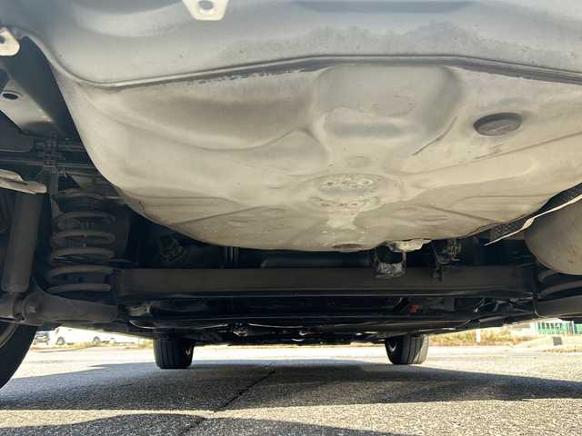 トヨタ プリウス S 石川県 2015(平27)年 13.1万km ホワイトパールクリスタルシャイン 純正メモリーナビゲーション/【FM/AM・SD・CD/DVD・Bluetooth】/・フルセグTV(TVキャンセラーあり)/・バックカメラ/ビルドインETC/前後ドライブレコーダー/ステアリングスイッチ/オートライト/フォグランプ/電格ミラー/ウィンカーミラー/純正フロアマット