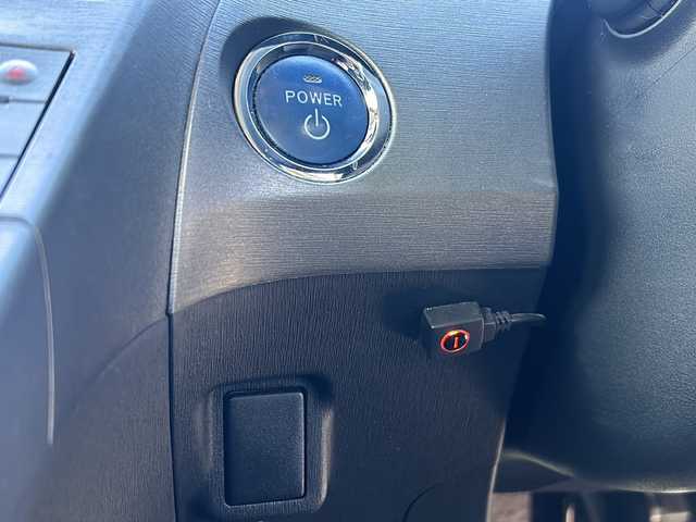 トヨタ プリウス S 石川県 2015(平27)年 13.1万km ホワイトパールクリスタルシャイン 純正メモリーナビゲーション/【FM/AM・SD・CD/DVD・Bluetooth】/・フルセグTV(TVキャンセラーあり)/・バックカメラ/ビルドインETC/前後ドライブレコーダー/ステアリングスイッチ/オートライト/フォグランプ/電格ミラー/ウィンカーミラー/純正フロアマット