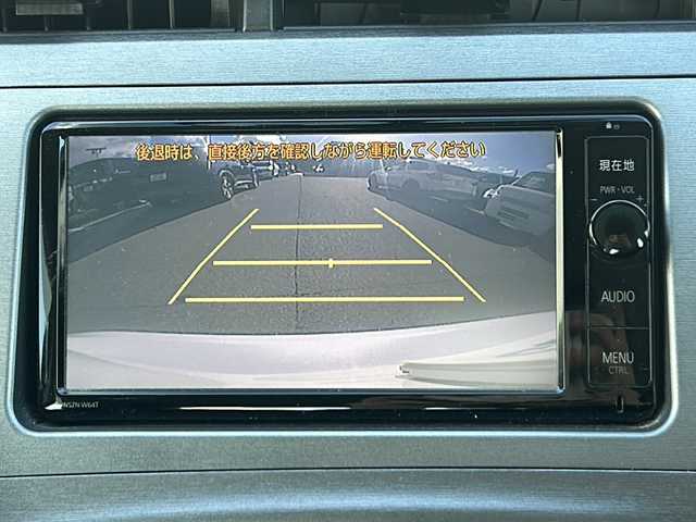 トヨタ プリウス S 石川県 2015(平27)年 13.1万km ホワイトパールクリスタルシャイン 純正メモリーナビゲーション/【FM/AM・SD・CD/DVD・Bluetooth】/・フルセグTV(TVキャンセラーあり)/・バックカメラ/ビルドインETC/前後ドライブレコーダー/ステアリングスイッチ/オートライト/フォグランプ/電格ミラー/ウィンカーミラー/純正フロアマット