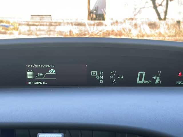 トヨタ プリウス S 石川県 2015(平27)年 13.1万km ホワイトパールクリスタルシャイン 純正メモリーナビゲーション/【FM/AM・SD・CD/DVD・Bluetooth】/・フルセグTV(TVキャンセラーあり)/・バックカメラ/ビルドインETC/前後ドライブレコーダー/ステアリングスイッチ/オートライト/フォグランプ/電格ミラー/ウィンカーミラー/純正フロアマット