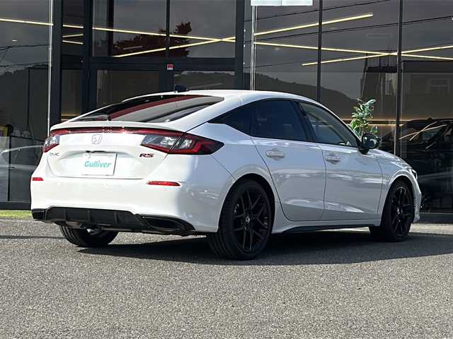 ホンダ シビック RS 大阪府 2024(令6)年 0.1万km プラチナホワイトパール ＢＯＳＥ　９型ディスプレイオーディオ　Ｂｌｕｅｔｏｏｔｈ　衝突軽減　レーダークルーズコントロール　パワーシート　シートヒーター　ＢＳＭ　前後ドラレコ　ビルドインＥＴＣ２．０　バックカメラ　置くだけ充電　純正オーディオ　純正フロアマット　純正ホイール　電格ミラー　プッシュスタート　オートライト　オートワイパー　スマートキー　スペアキー1　